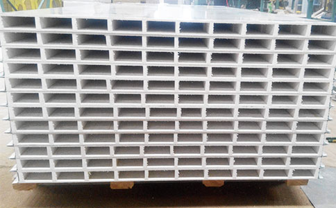 凈化板、巖棉夾芯板、潔凈板、機(jī)制凈化板：建筑材料行業(yè)的四大趨勢(shì)與未來發(fā)展